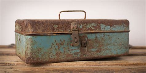 how to paint an old metal tool box|how to repair rusted toolbox.